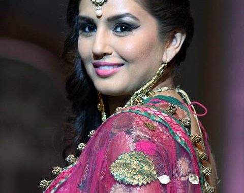 Huma Qureshi receives a special gift from her mother.